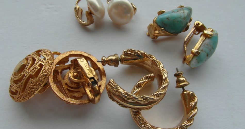 There are many types of earrings of all shapes on the market.